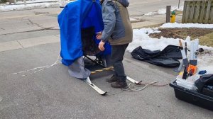 Мобильная палатка для рыбалки на парящих над снегом санках_волокушах