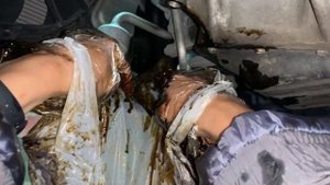 Замена моторного масла и фильтра Hyundai Accent (5П), 1.6, 2018  Lub oil replacement. Hyundai Accen