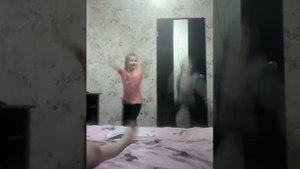 Крутой танец под песню МОКРАЯ ДЕВОЧКА