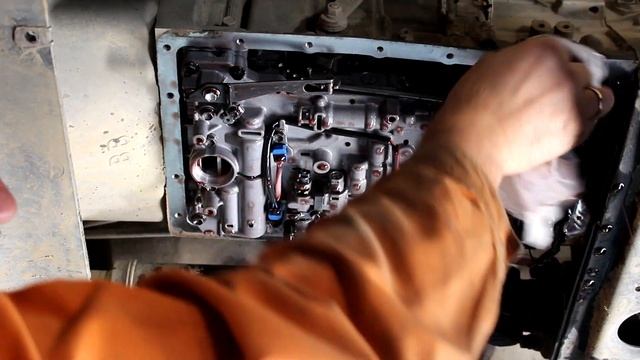 ЗАМЕНА МАСЛА АКПП TLC100/LX470 С ПОЛНЫМ ПОЯСНЕНИЕМ смотреть онлайн