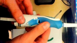 Braun Oral-B Toothbrush 3744 - open to repair