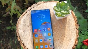 Обзор Huawei P40 - "нафарширован" и гордый!