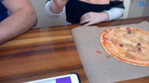 Обычная VS Кислая пицца - челлендж. Новый канал Лера Бу 13+