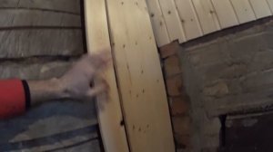Сделали обрешетку и зашили вагонкой баню изнутри. Закончили восстановление бани на 90%