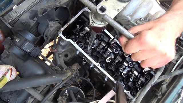 Как выкрутить болт ГБЦ , если он не выкручивается смотреть онлайн