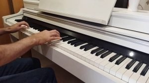 "Французская" мелодия на пианино.