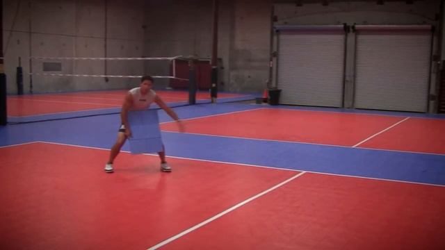 Как улучшить свой прием на позиции доигровщика // Прием в 4 зоне // Волейбол смотреть онлайн