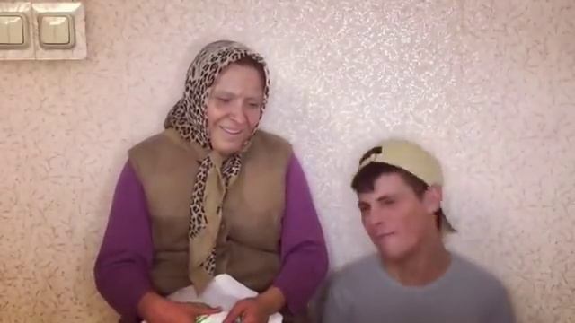 Бабушка и внук «Очередь» (#gan_13_) смотреть онлайн