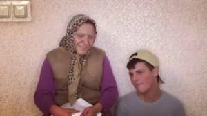 Бабушка и внук «Очередь» (#gan_13_)