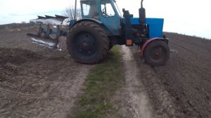 #Трактор МТЗ 80 с оборотным плугом производства город Умань Украина/MTZ tractor with reversible plo