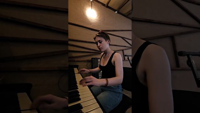 Импро на расстроенном пианино смотреть онлайн