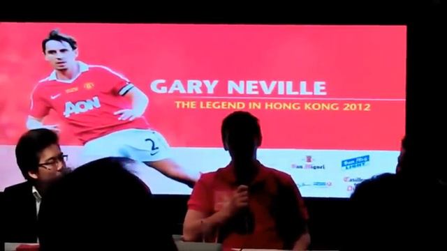 Gary Neville on his friendship with David Beckham - MU Restaurant Bar HK (10 Jan 2012) смотреть онлайн