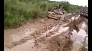 Танк Т-90 в грязи