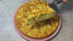 Шарлотка - нежный и вкусный бисквит с яблоками. Яблочный пирог на все времена