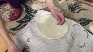 Лепешки из тандыра. Как готовят в Узбекистане традиционные лепешки!