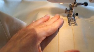 Декоративная отстрочка двумя нитками.