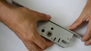 Врезной замок для калитки ворот Hormann. Смена направления защелки.