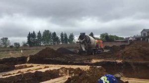 Двухуровневой железобетонная подушка под ФБС фундамент