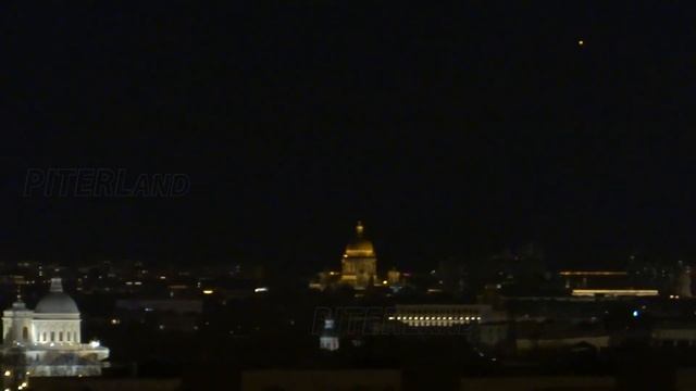 Планета Венера сияет над Исаакиевским собором в Санкт-Петербурге смотреть онлайн