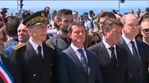 Valls hué à Nice - le 17 juillet, après les attentats de Nice