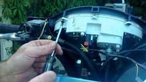 Vespa et2/4 clock battery change