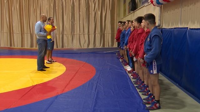 Самбистов-чемпионов Бережкову и Дедова поздравили в родном ФОКе 24.10.22 смотреть онлайн