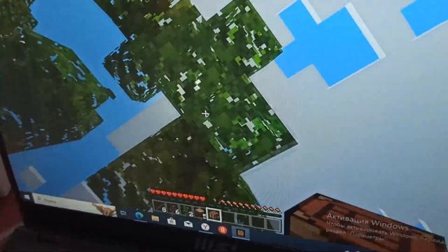 Алеша начинает игру в Майнкрафт на ноутбуке: первое включение! смотреть онлайн