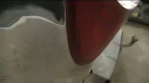 Нива Шевроле.Убираем ржавчину(коррозию) с задних крыльев ,приварка заплаток(Часть 1)