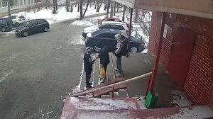 Полицейские задержали троих телефонных мошенников, обманувших пенсионерок