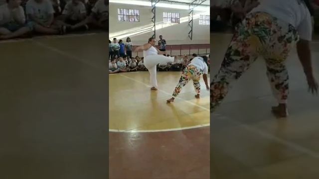 apresentação da capoeira CTMV GUAMARÉ