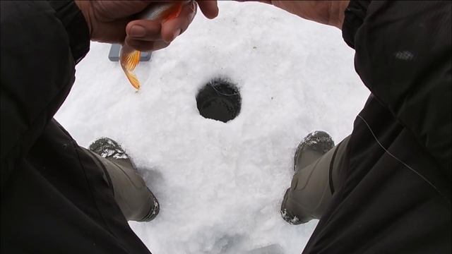 Зимняя рыбалка на белую рыбу, на мормышку. смотреть онлайн