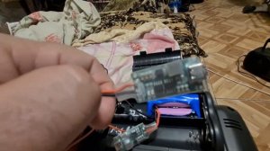 переделываем-на литиевые батарейки- касетник радио-магнитофон sony...