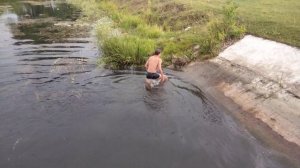 КАК ДЕЛАТЬ ПЕРЕДНЕЕ САЛЬТО В ВОДУ?! УЧУСЬ ДЕЛАТЬ САЛЬТО НА РЕЧКЕ КЛЕВЕНЬ.