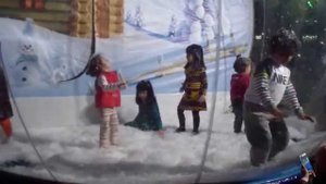 Эмираты, снег за стеклом