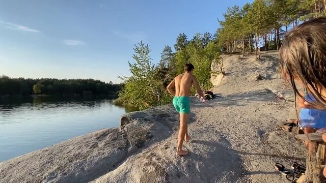 СУМАСШЕДШИЕ САЛЬТО И ФЕЙЛЫ В ВОДУ НА КАРЬЕРЕ! смотреть онлайн