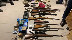 Мужчина хранил в подвале дома арсенал оружия и боеприпасов