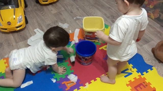 Двойня.Недоношенная двойня.Игры.Близнецам 1.8 мес.Развитие двойни.