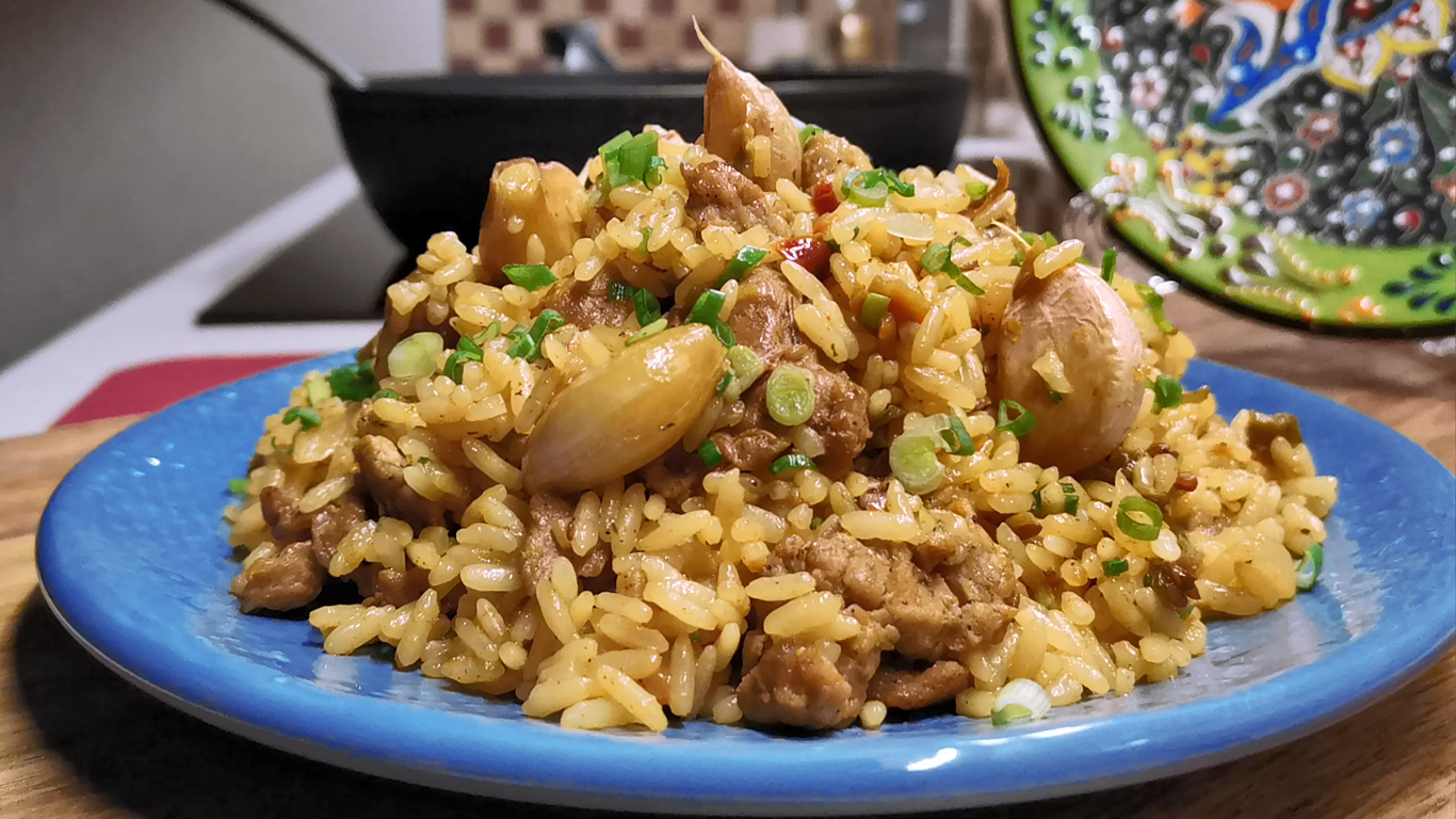 Все на одной сковороде и никакой КАЗАН НЕ НУЖЕН! Вкусный УЖИН из риса с мясом СУПЕР БЫСТРЫЙ ПЛОВ.mp4