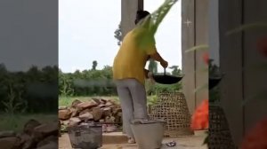 Кхмерский деликатес - фаршированный Геккон Токи. Khmer Delicacy - Stuffed Gecko Toki. Cambodia