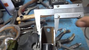 Фиксатор открытых гаражных ворот.