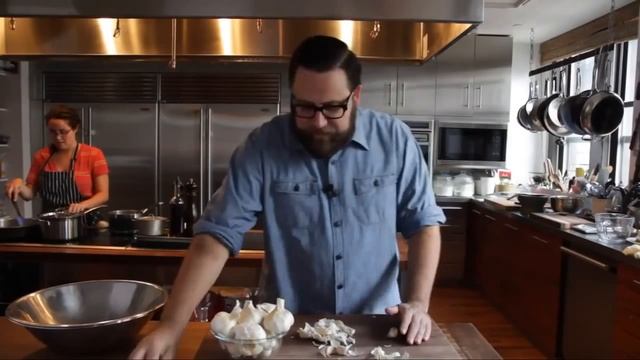 Как почистить чеснок за 10 секунд смотреть онлайн