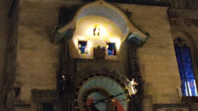 Пражские куранты с фигурками апостолов смотреть онлайн