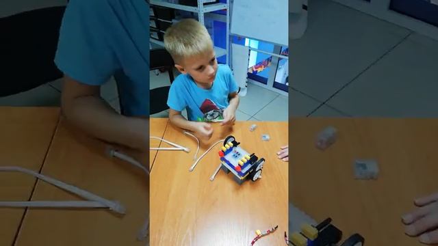 В рамках лагеря #пикассошкивдк посетили занятия по робототехнике смотреть онлайн