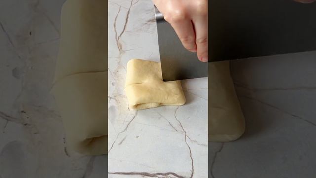 BREAD SHAPING BY @ACOOKINGBOOK