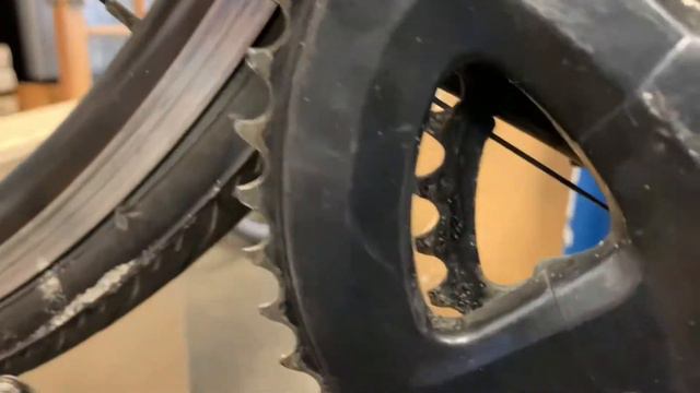 What does a worn drivetrain look like? Worn chain worn pulleys worn chainring смотреть онлайн