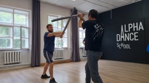 Кендзюцу японское фехтование катаной: пятая защита с упреждением и удар в ближнюю точку.