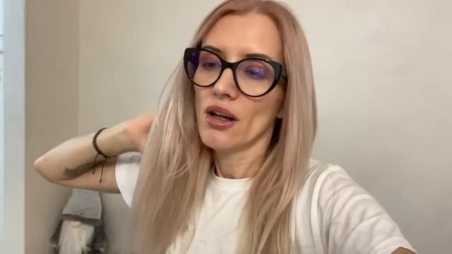 Кира без обуви. Новые кисти. Посылка сюрприз. Открываем маникюрный салон. смотреть онлайн