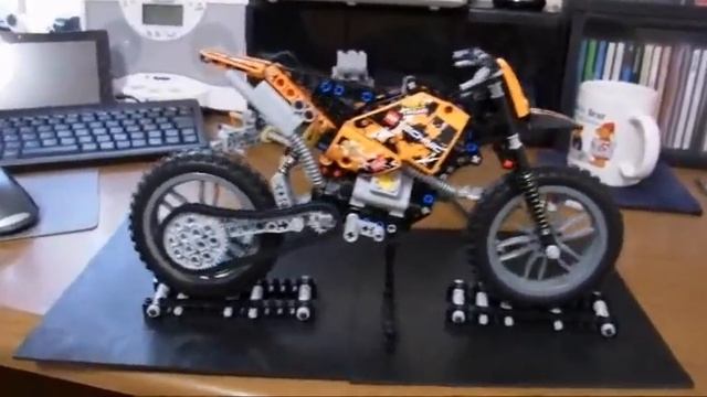 Lego Technic 42007 Moto Cross Bike Drive смотреть онлайн