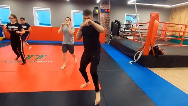 Sporthall Fight Club смотреть онлайн