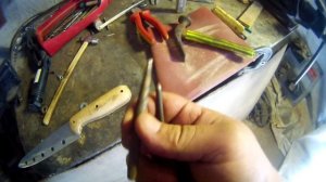 КАК ОТРЕМОНТИРОВАТЬ РУКОЯТКУ НОЖА. HOW TO REPAIR THE KNIFE HANDLE.
